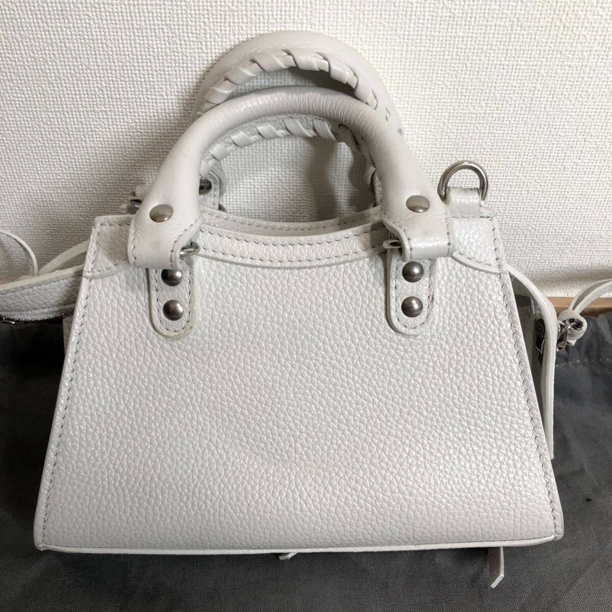  как новый Balenciaga сумка женский Neo Classic City Mini 2WAY ручная сумочка оттенок белого кожа BALENCIAGA 638524