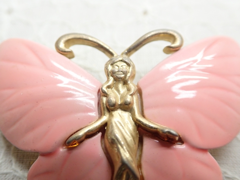 L259 ヴィンテージ ブローチ 蝶の妖精デザイン ピンクカラー 金属製 アクセサリー Vintage Broochの画像4