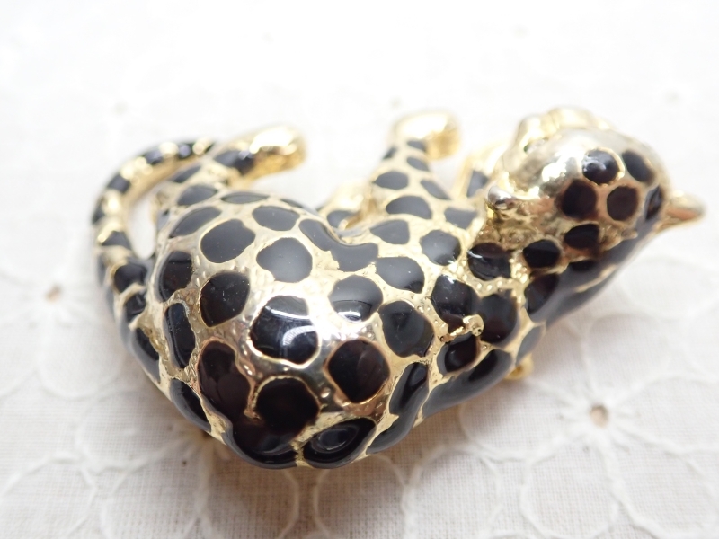 L264　ヴィンテージ　ブローチ　動物デザイン　ゴールドカラー　エナメル　チーター　パンサー　ヒョウ　アクセサリー　Vintage　Brooch_画像4