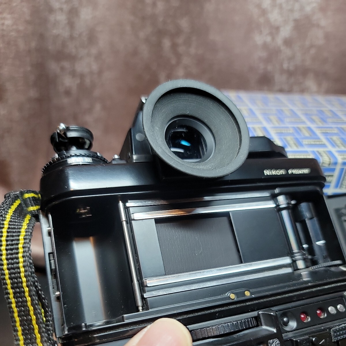 【報道】Nikon F-3P　プロストラップ、ニッカドバッテリー付き　ニコン Nikon フィルムカメラ モータードライブ_画像5