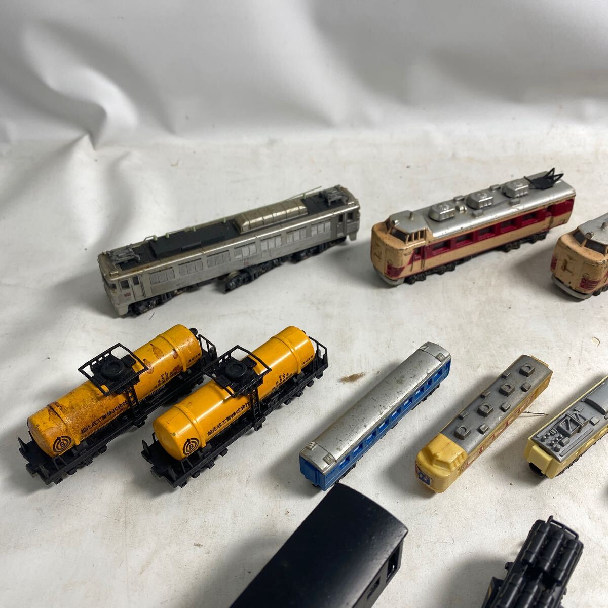 K204-099 詳細不明 Nゲージ トミカなど大量まとめ売り レール 電車 鉄道模型 ジャンク扱い現状品の画像2