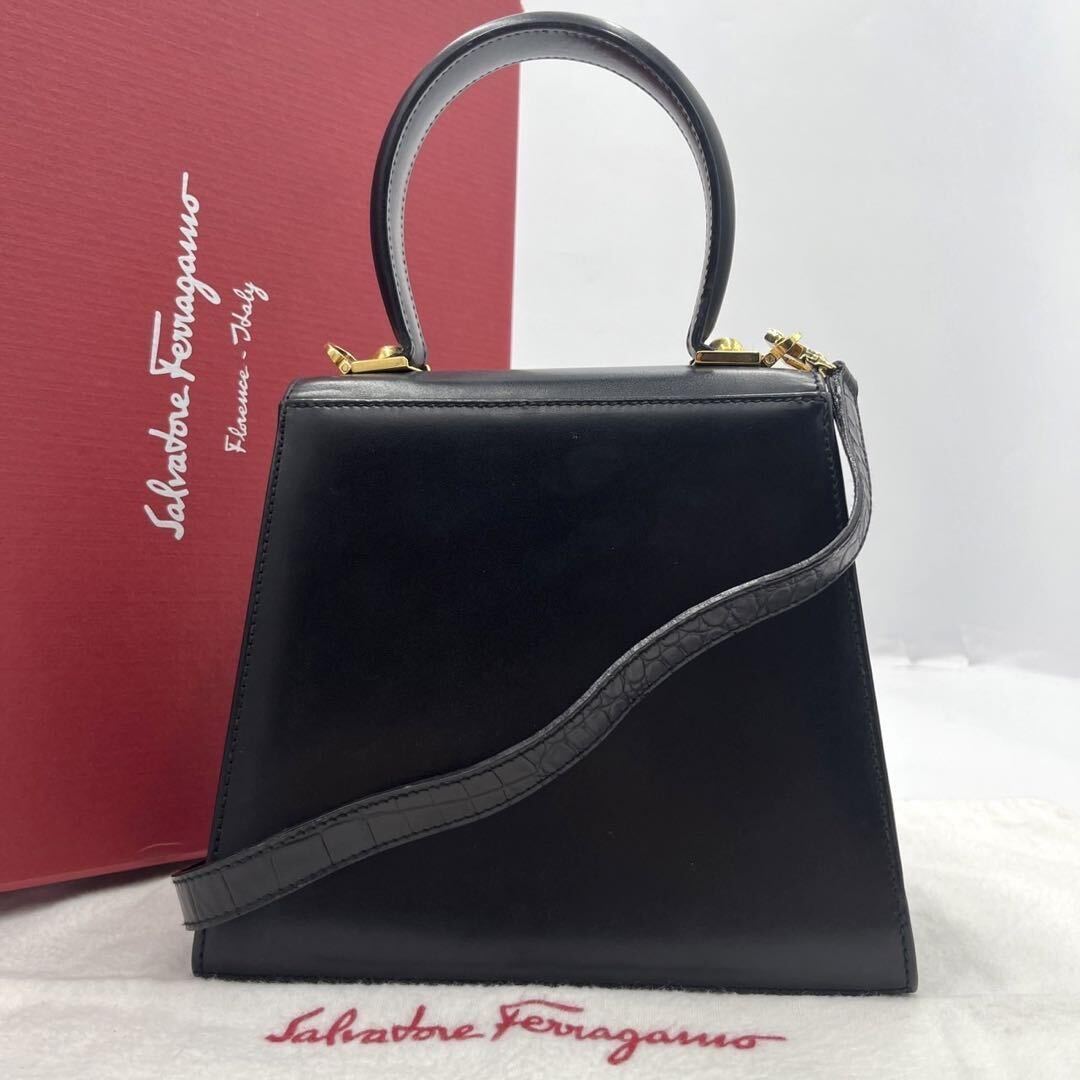 1円/極美品● Salvatore Ferragamo フェラガモ 2way ハンドバッグ ショルダーバッグ ガンチーニ 金具 黒 ブラック レザー 近代モデル_画像2