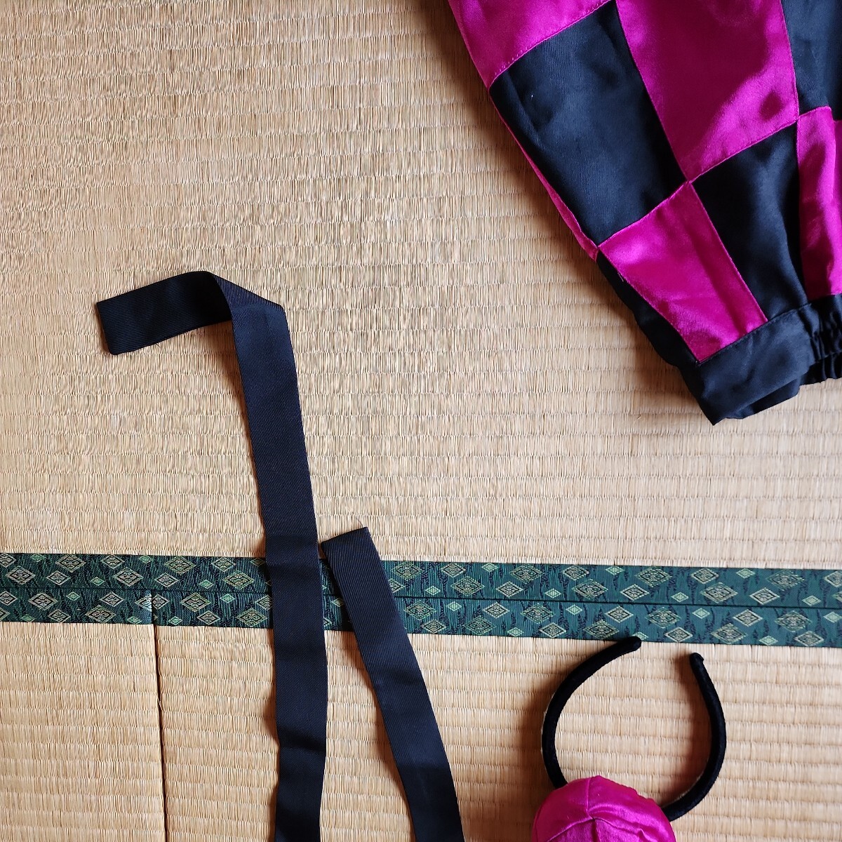 東方project 姫海棠はたて Mサイズ 一円スタートコスプレ衣裳 スカートと頭のピンクパープルはすべすべした生地です 黒にピンクの画像5