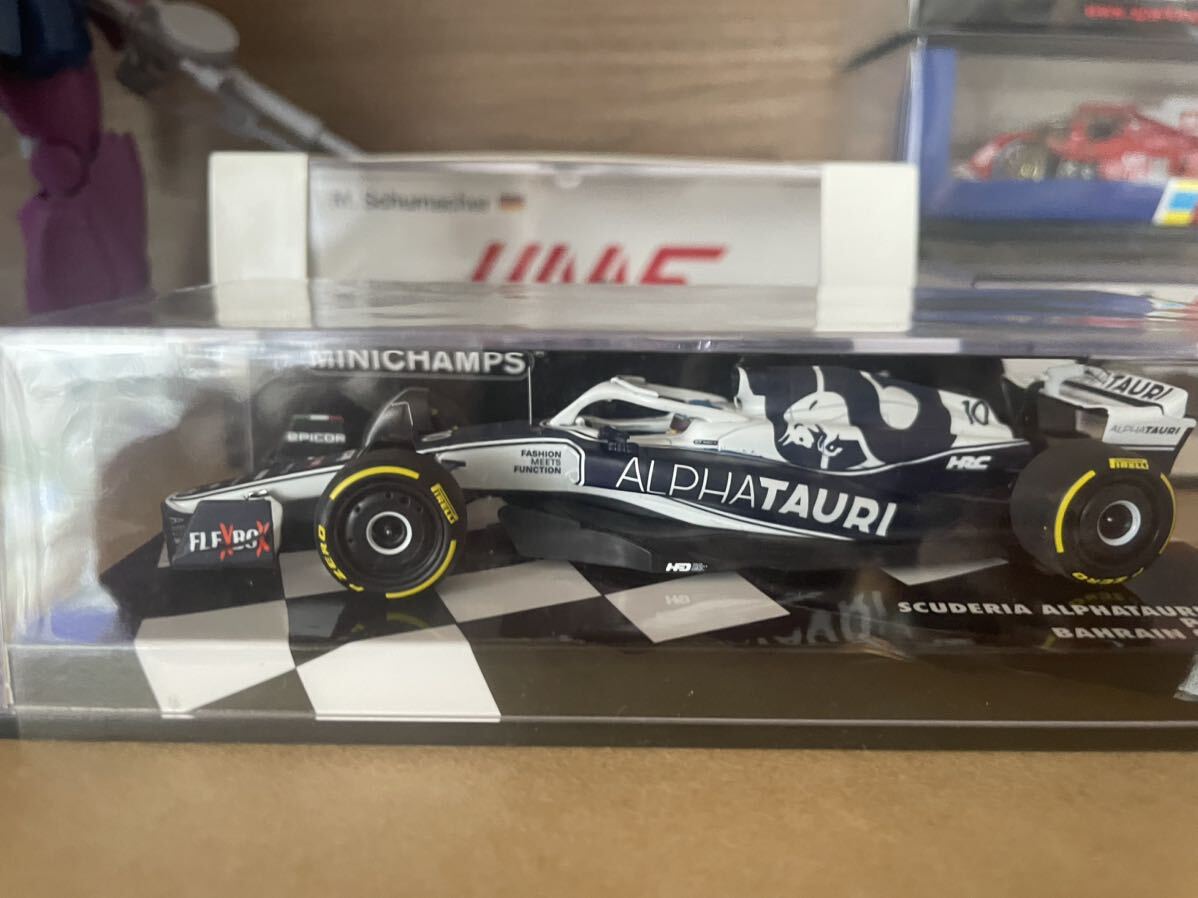 ミニチャンプス 1/43 SCUDERIA ALPHATAURI AT03 P.ガスリー BAHRAIN GP 2022の画像3