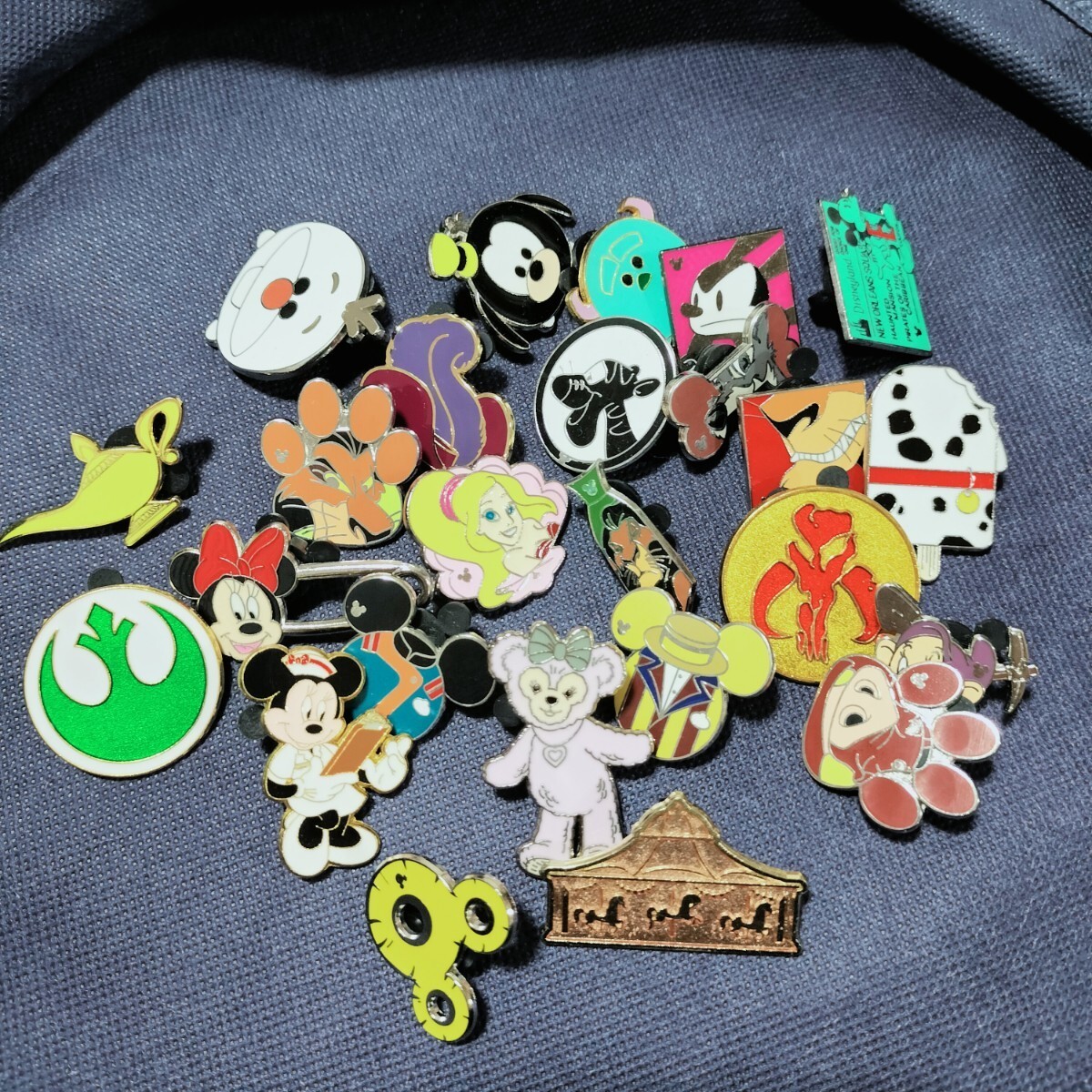 50 piece pin badge Disney pin tore Disney Land for exchange character hope possible on sea Hong Kong free shipping pin trailing 