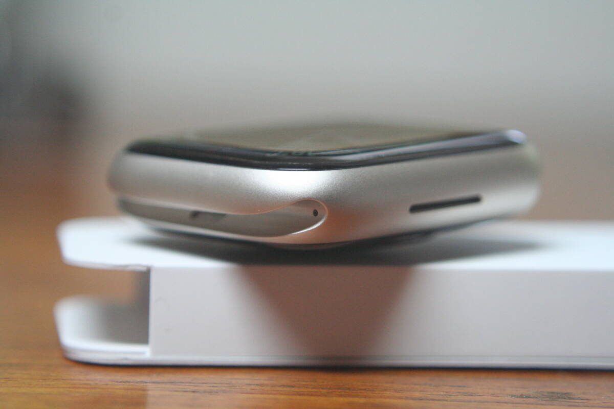 Apple Watch Series 8 GPSモデル 45mm MNP23J/A Starlight Aluminum Case Starlight Sport Band 最大容量100% 充電ケーブルなし 極上美品の画像6