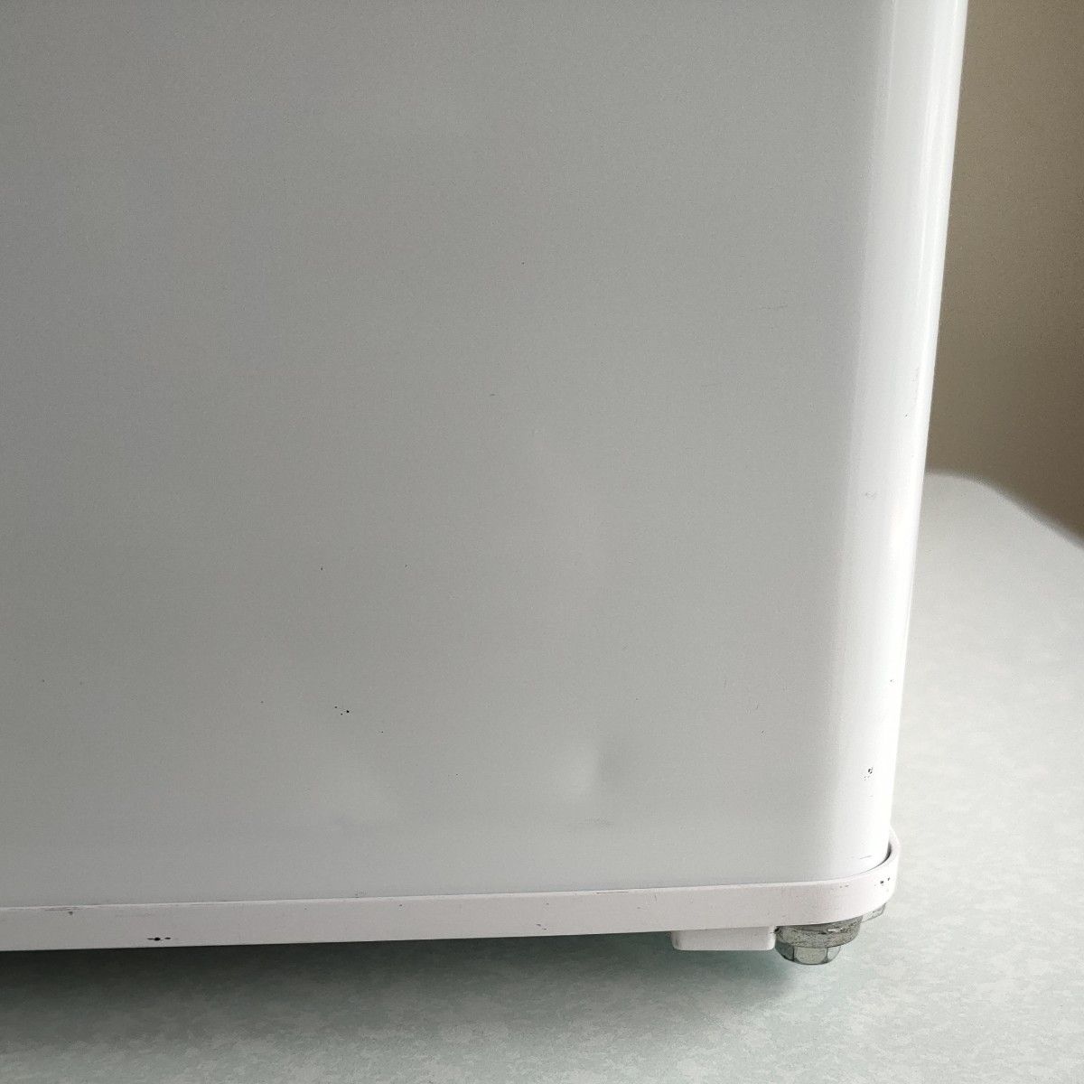 4月15日午後12時までの価格　アイリスオーヤマ　小型冷蔵庫　ノンフロン42Ｌ   (2020年度製)