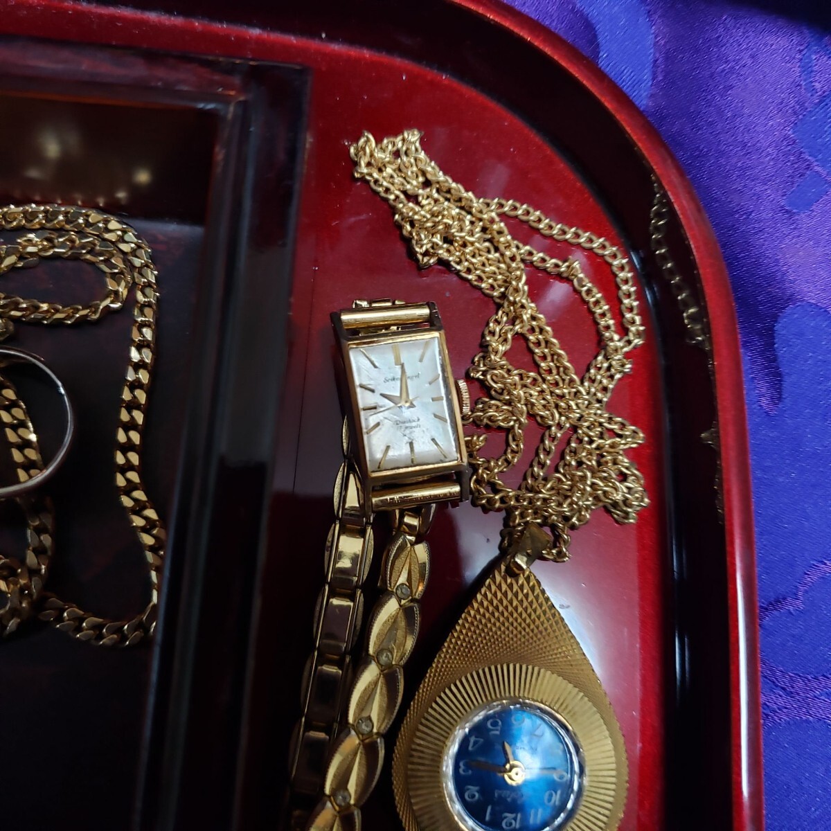 遺品整理品などを含むアクセサリーまとめ売り 手巻き時計 ネックレス 指輪 リング ブローチ 整理品 母 祖母 コインネックレス の画像5