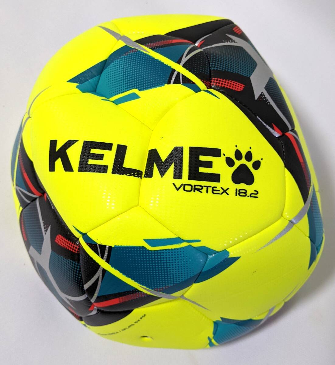 KELME サッカーボール(ラミネート） VORTEX18.2 ネオンイエロー 空気入れ付きの画像1