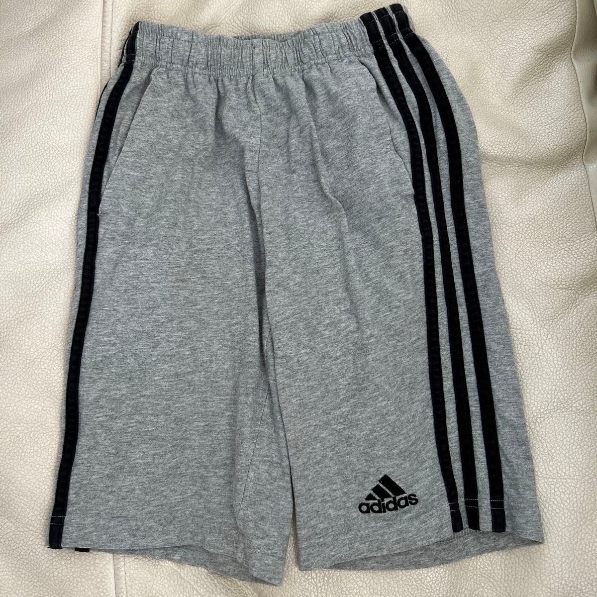 adidas アディダス  スウェット ショートパンツ グレー 130