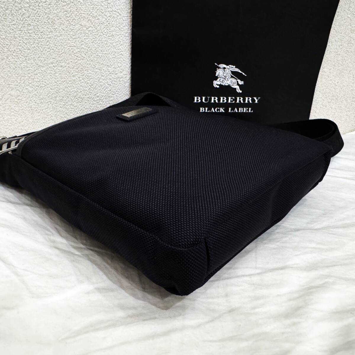 美品 激レア BURBERRY BLACK LABEL 強靭なバリスティックナイロン＆本革 ミニショルダーバッグ ノバチェック 紺白 #2728の画像8