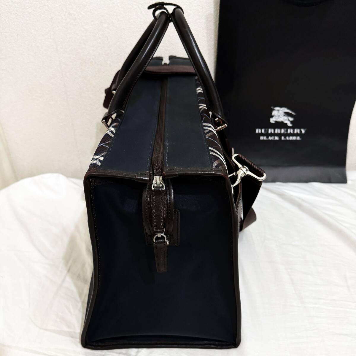 美品 激レア BURBERRY BLACK LABEL バーバリーブラックレーベル ナイロン＆本革 ボストンバッグ ノバチェック 紺 茶 #2732の画像5