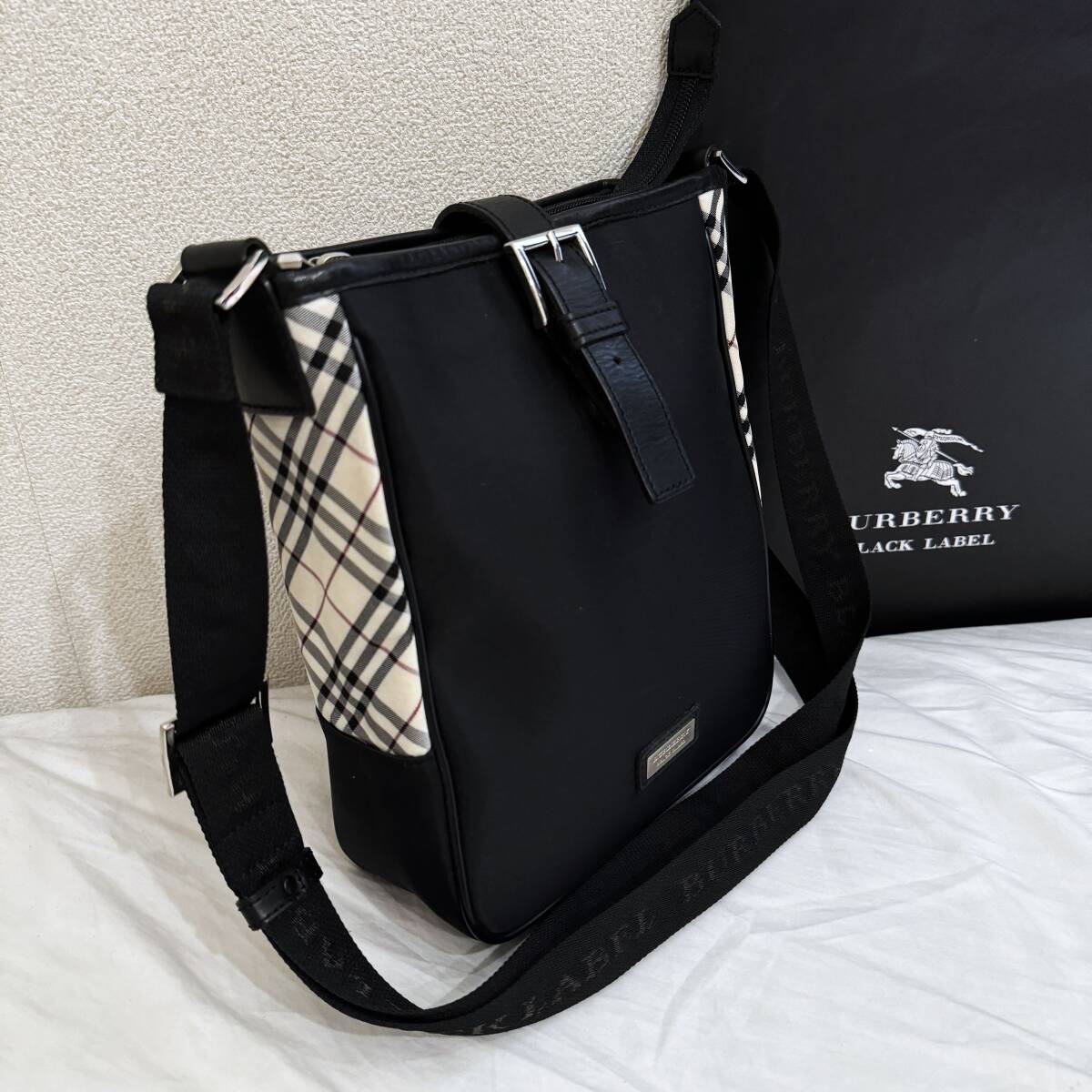  прекрасный товар редкость BURBERRY BLACK LABEL Burberry Black Label нейлон & натуральная кожа Mini сумка на плечо боковой noba проверка чёрный белый #2747