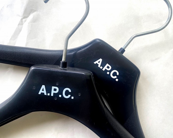 A.P.C.( A.P.C. ) plastic Logo hanger jacket coat LOGO Hanger 2 pcs set blouson APC