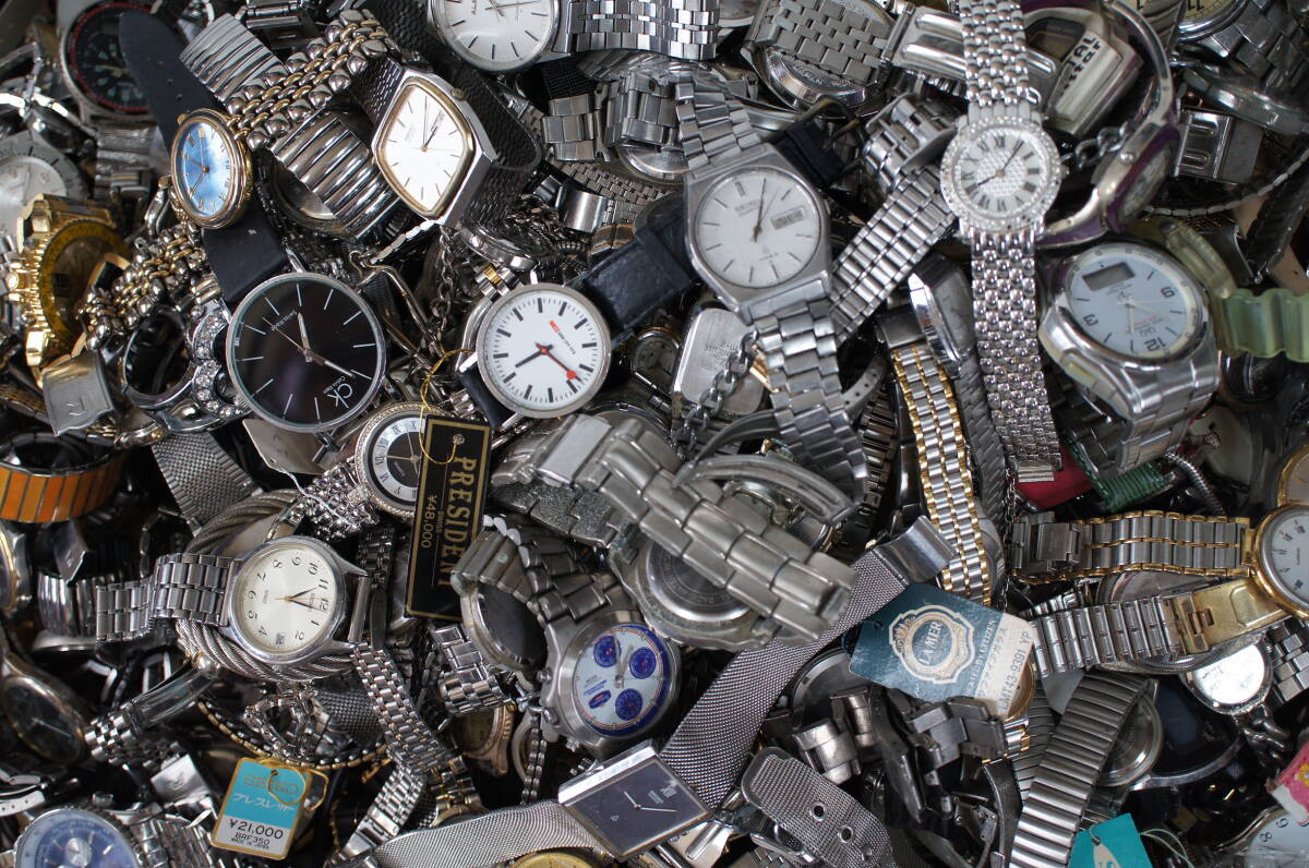大量600点以上 25kg LONGINES WALTHAM Paul Smith SEIKO CITIZEN CASIO ダイバ－ 機械式 腕時計 ジャンク 部品 セットまとめ2の画像9