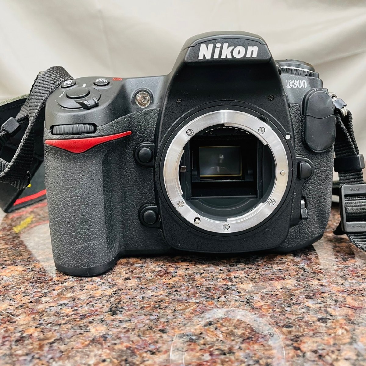 P1563☆【現状品】Nikon ニコン D300 ボディ デジタル一眼レフカメラの画像2