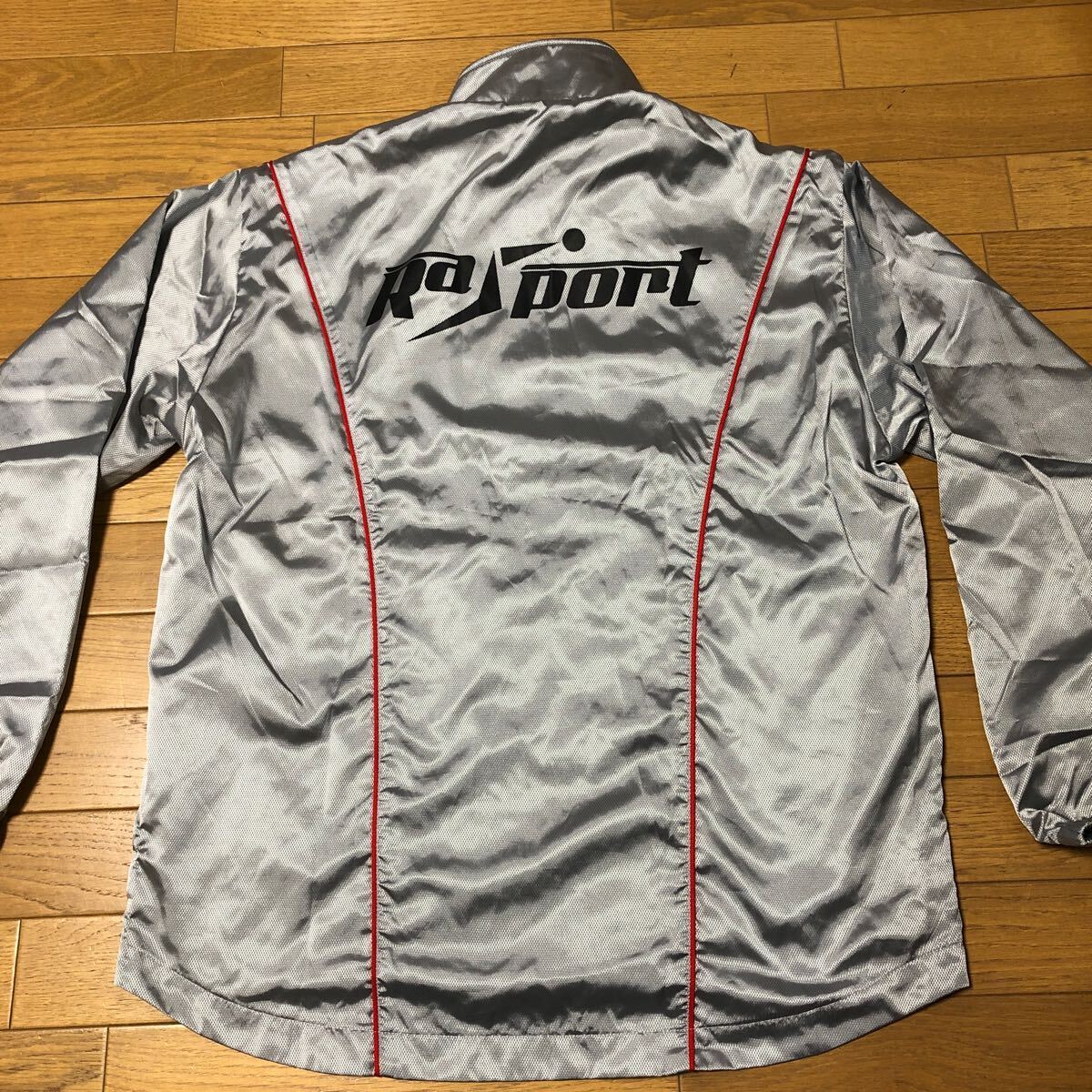 美品ミズノ ウィンドブレーカー上下セット サイズLL シルバー 美品ミズノ ウィンドブレーカー上下セット サイズLL シルバー
