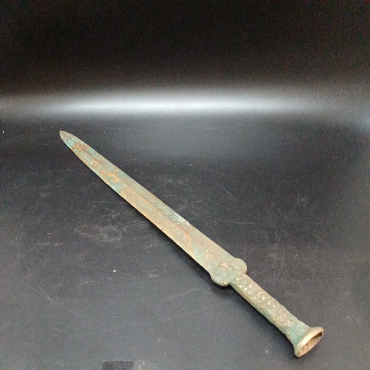 041103 銅器　銅剣　長尺品　弥生期　北九州北部の弥生遺跡周辺出土　47cm×3.8cm×1.5cm 346g