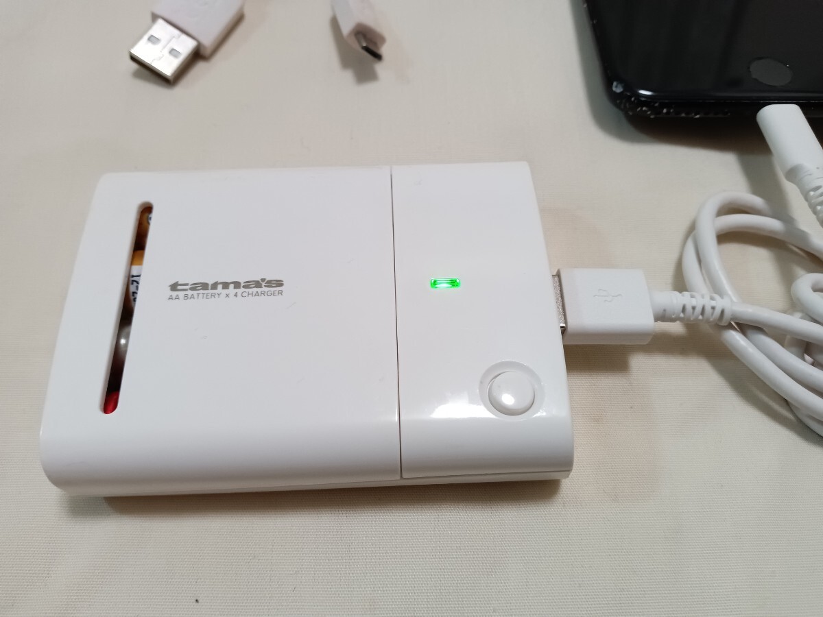 Tamaｓ多摩電子工業　乾電池式充電器と iPhone 用 ライトニング USB コードとマイクロ USB タイプ B コードのセットです。１_画像2