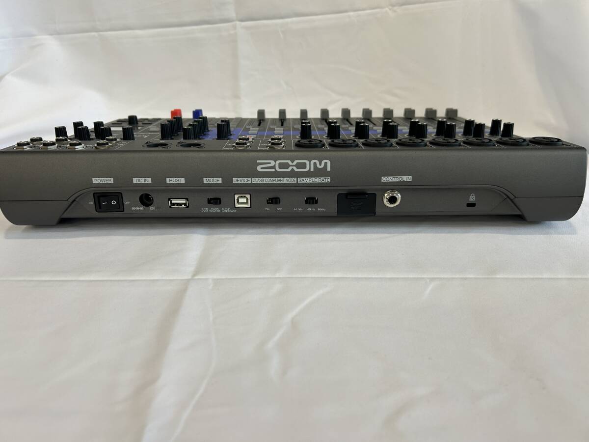 ZOOM zoom digital mixer 12ch Live truck 14 in /4 out. USB audio interface L-12( exclusive use case attaching )