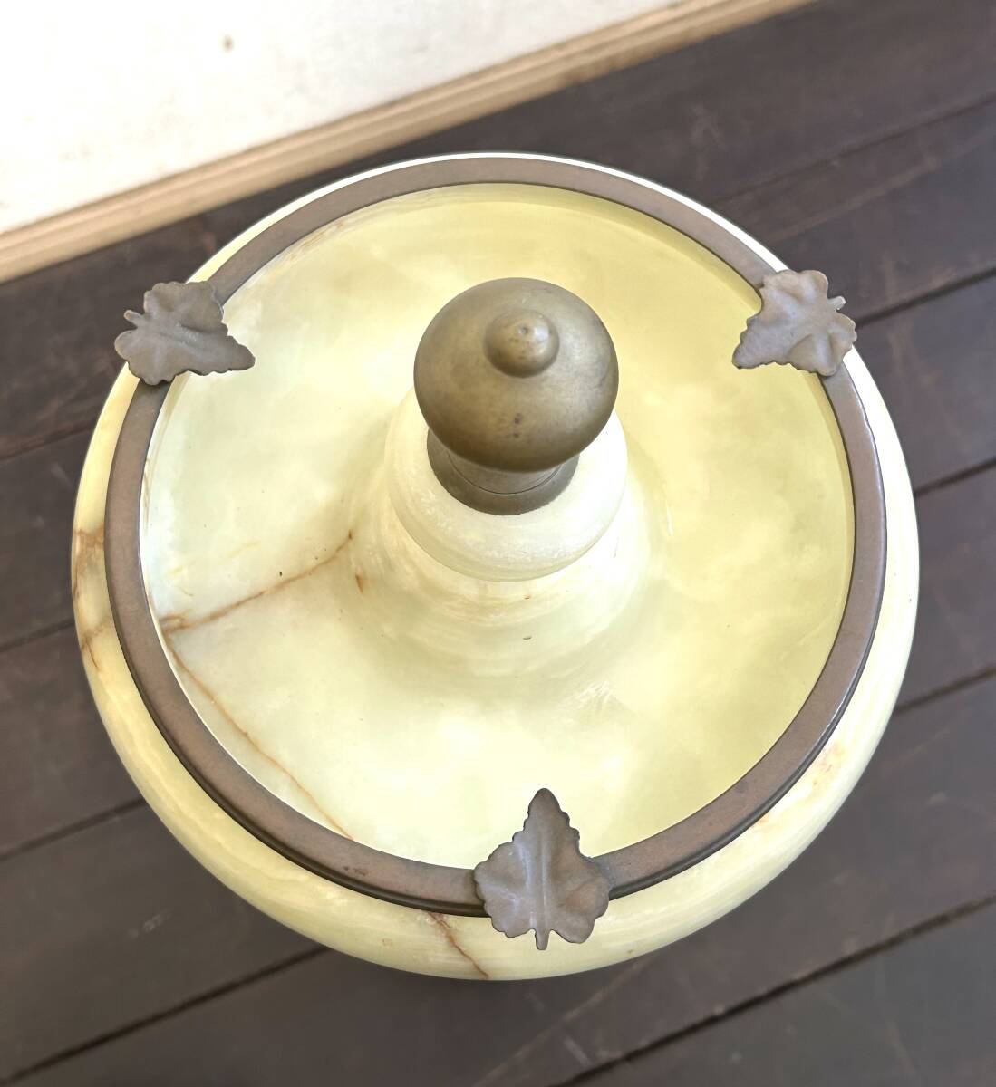大理石 オニキス 高級 スモーキングスタンド 灰皿 真鍮 ロココ H60cmの画像3