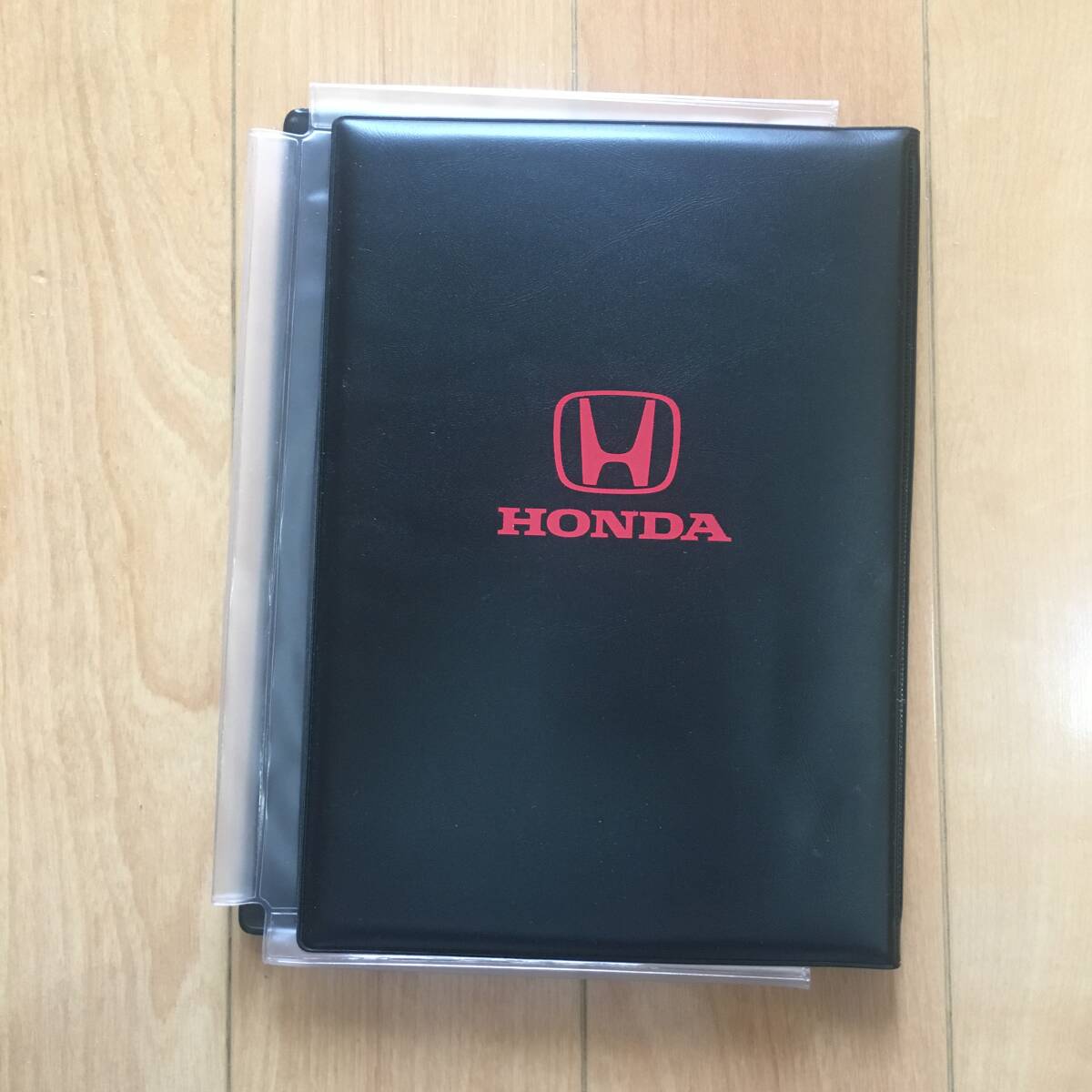 HONDA ホンダ車検証入れ　ライセンスケースHONDA好きな方、HONDA車　ホンダカーズ東京中央　BOOK型でグローブボックスに綺麗に収まります。_画像1