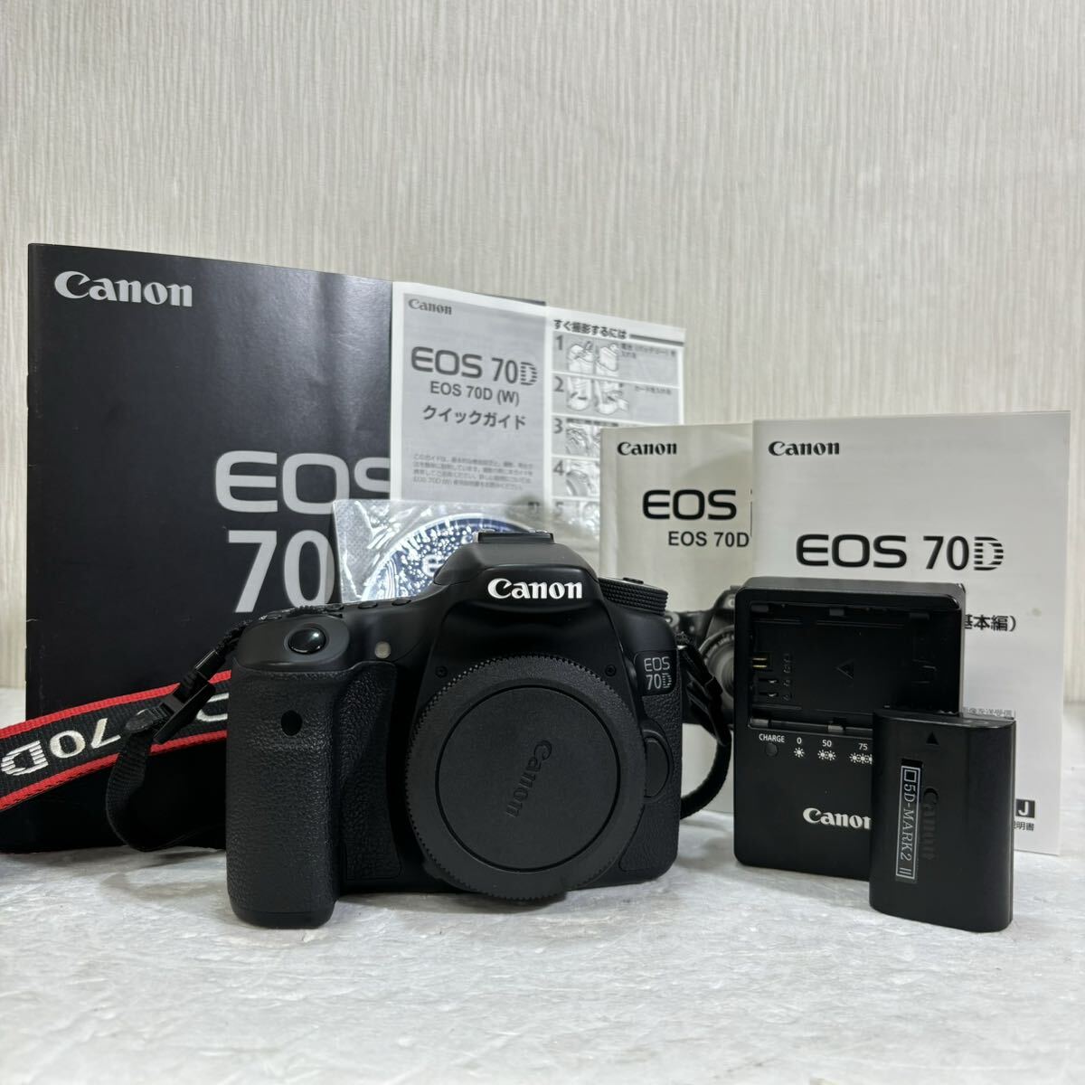 [k2906]1円スタート！Canon EOS 70D キャノン イオス デジタル一眼レフカメラ ボディ バッテリー バッテリーチャージャー 説明書 付属の画像1