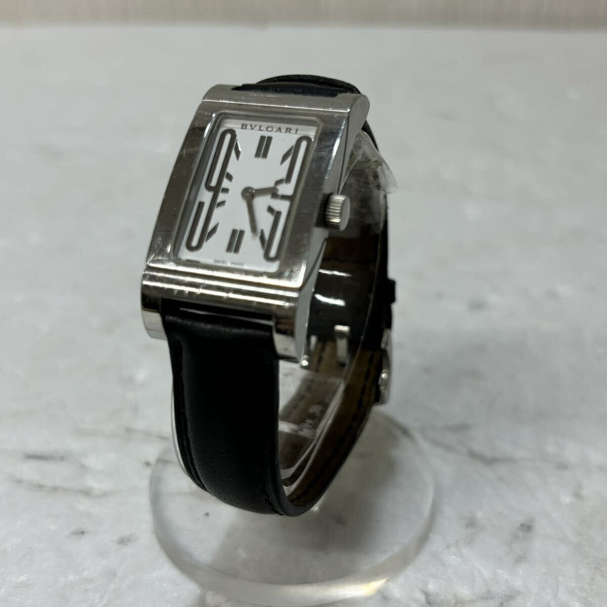 [K 2925]1円スタート！BVLGARI ブルガリ レッタンゴロ 腕時計 白 レザーバンド メンズ クォーツの画像1