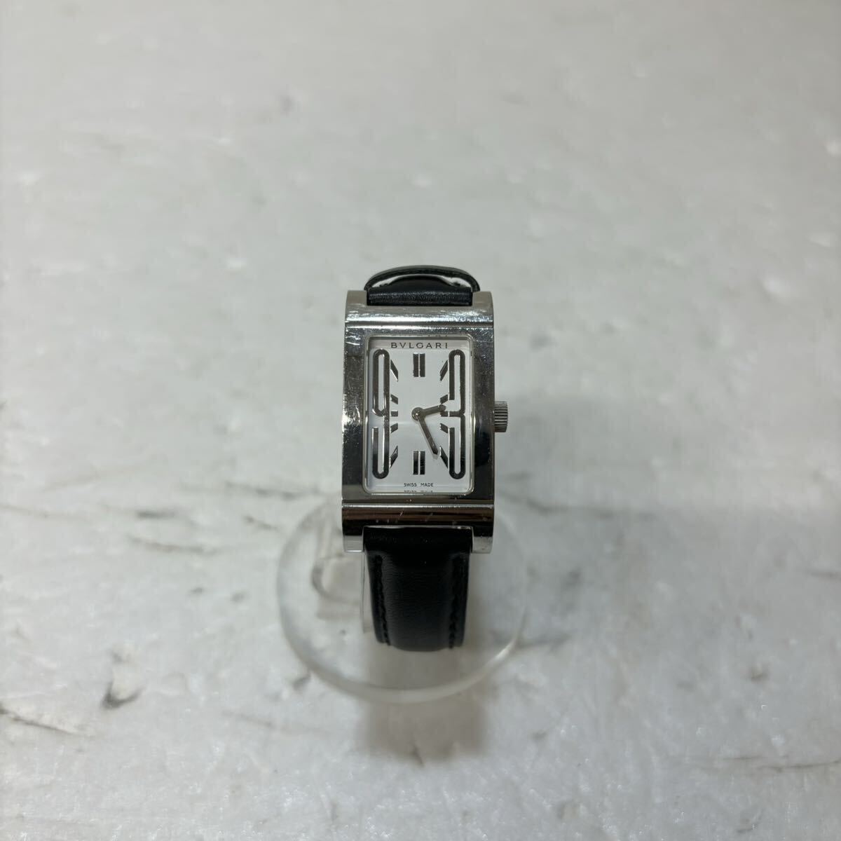 [K 2925]1円スタート！BVLGARI ブルガリ レッタンゴロ 腕時計 白 レザーバンド メンズ クォーツの画像2