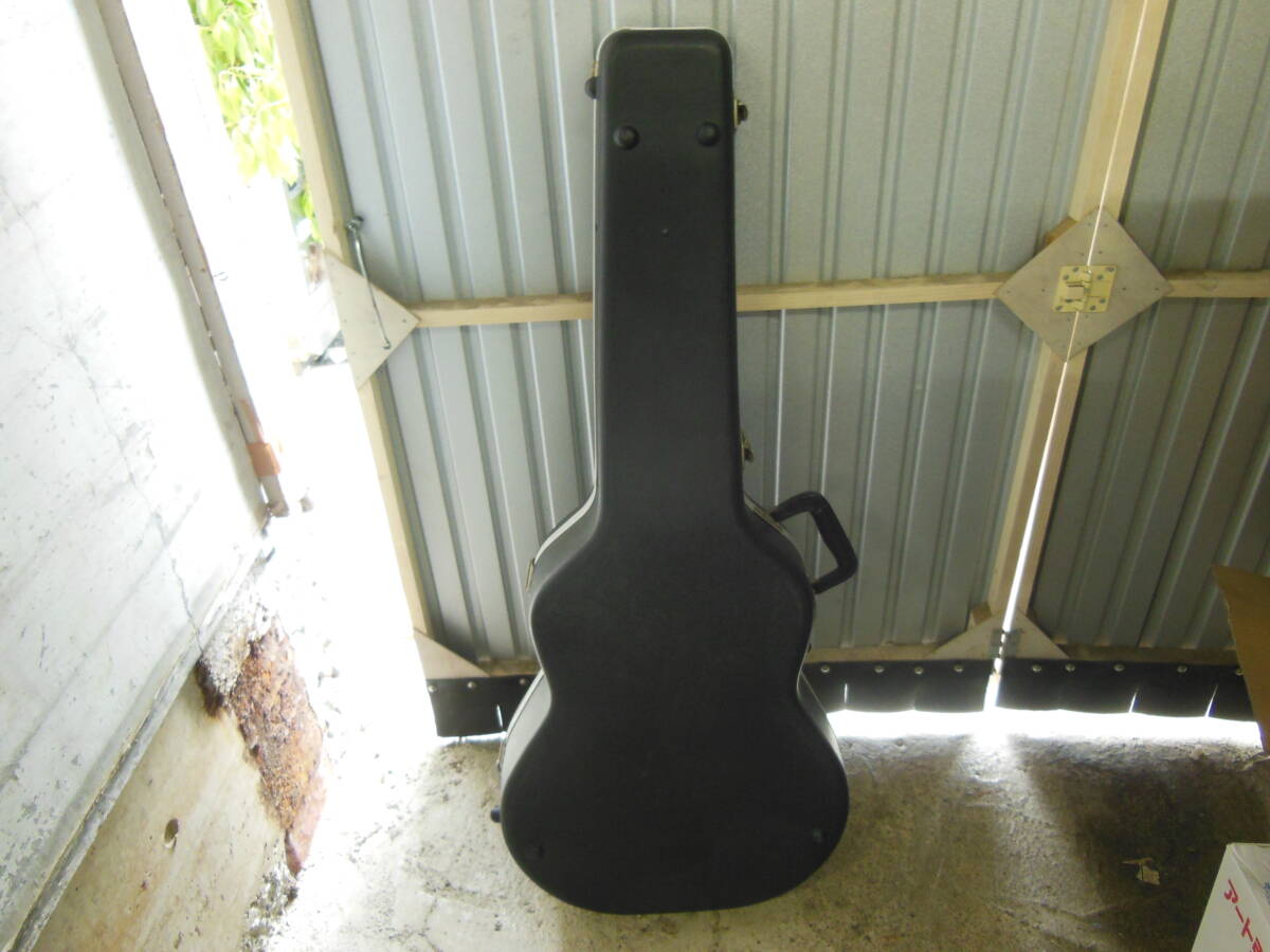 w240426-008A9 SKB ギターハードケース 黒 樹脂 全長110cm 幅42㎝ 厚み9㎝ ウレタン劣化有 ギター 楽器ケース ビンテージ_画像3