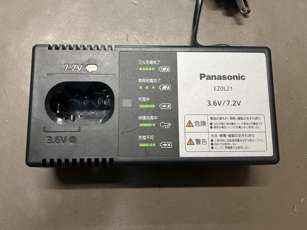 007◇おすすめ商品◇Panasonic 充電器 EZ0L21 通電のみ確認現状品の画像1