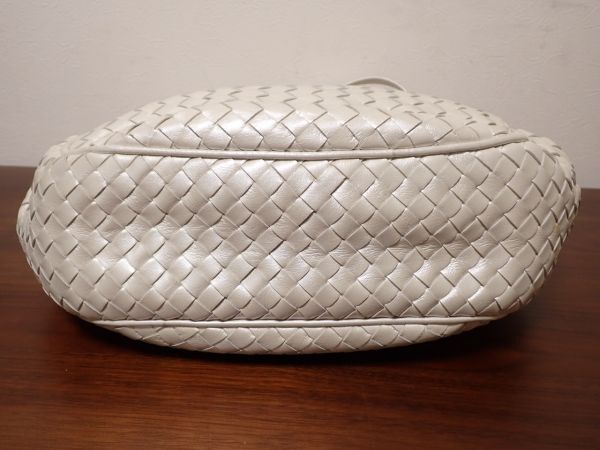 豊G511/1J●BOTTEGA VENETA　ボッテガ イントレチャート レザー 白 トートバッグ 中古品●_画像10