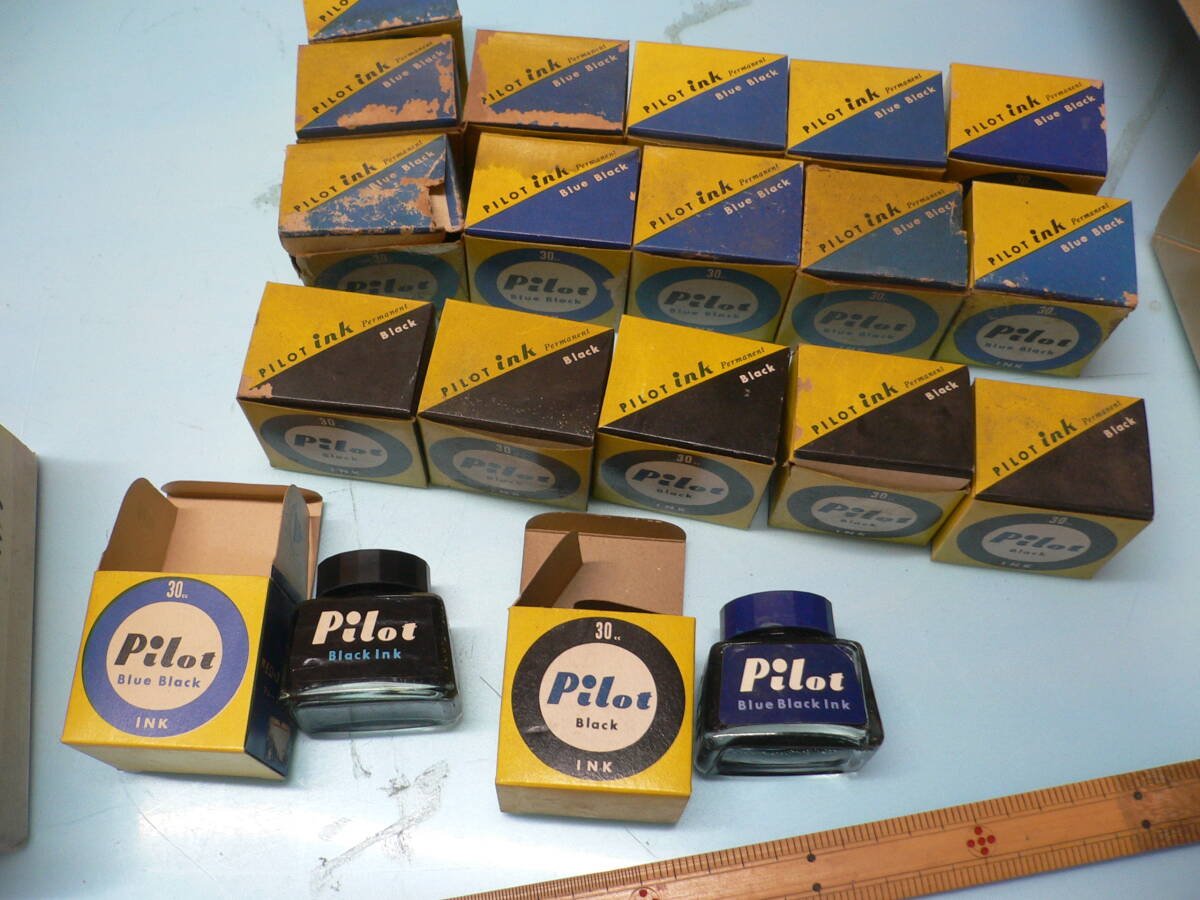  Showa Retro Pilot ink bin 14 piece set dead stock contents entering box pain contains 