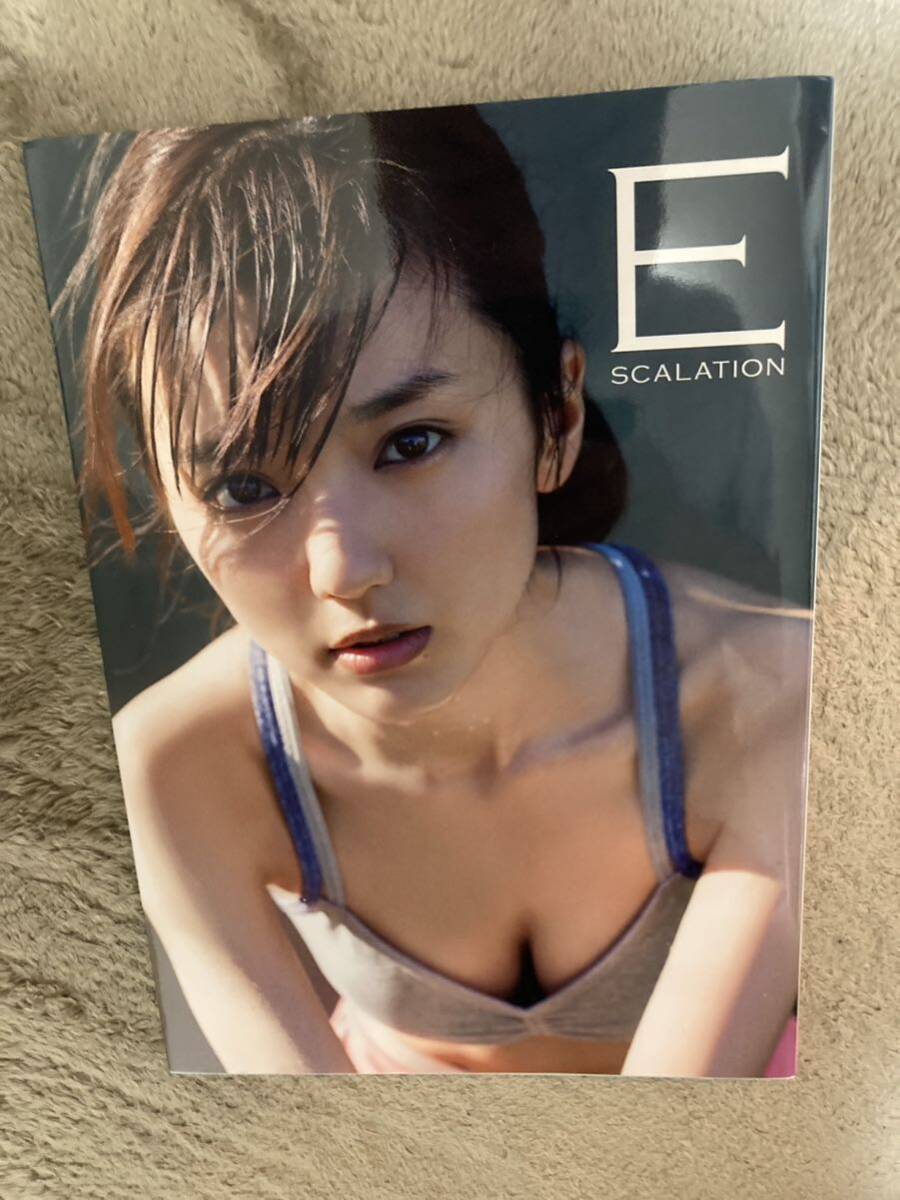 真野恵里菜 写真集 ESCALATION _画像1