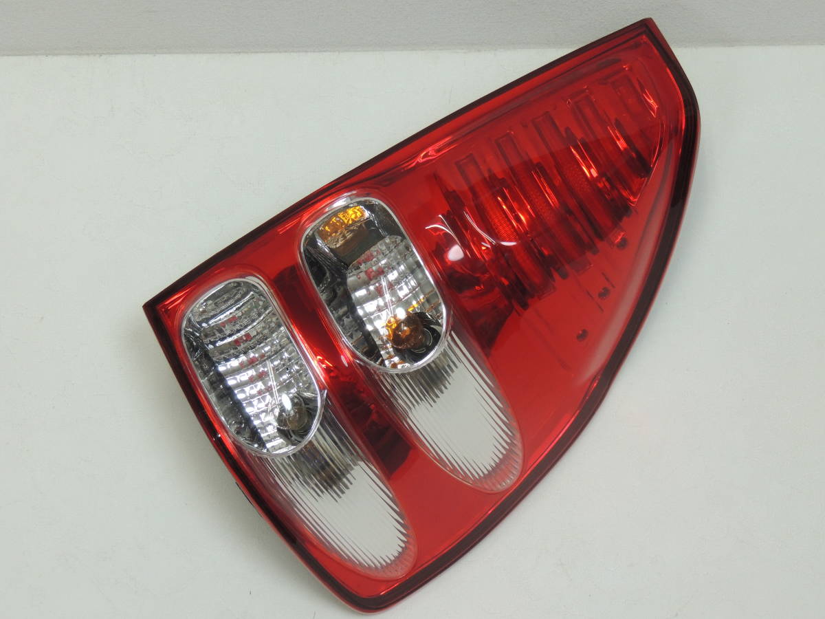 ★ トヨタ ランドクルザ― プラド １２０系 LED テールランプ 後期タイプ 美品 （左右セット）★の画像3