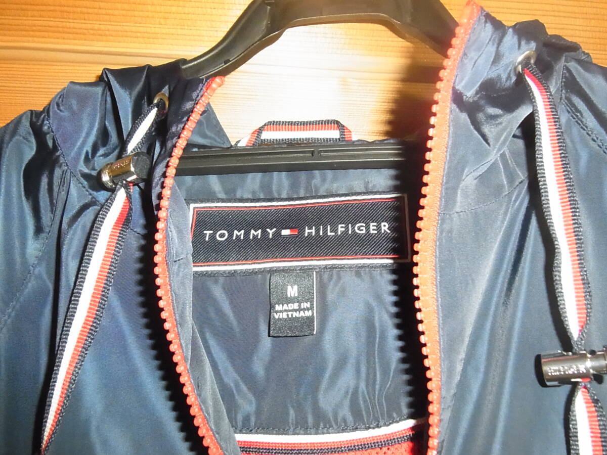 TOMMY HILFIGER☆トミーフィルフィガーのナイロンパーカーサイズＭ_画像2