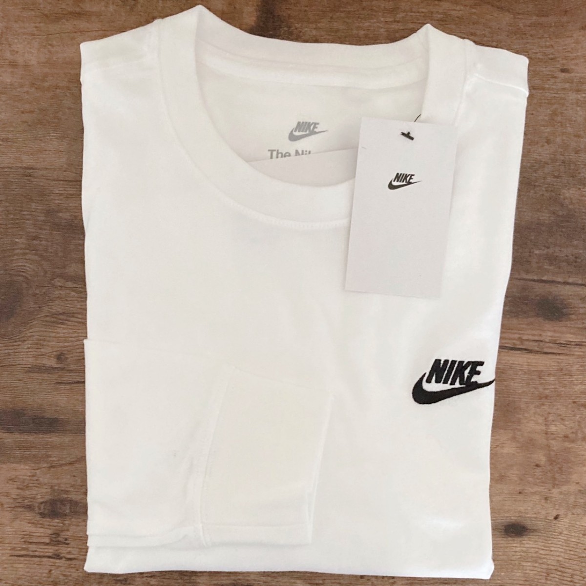 新品未使用 ナイキ ロンT 白 Mサイズ ワンポイント 刺繍 国内正規品 男女兼用 NIKE ホワイト 長袖 Tシャツ AR5194 タグ付 トップスの画像10