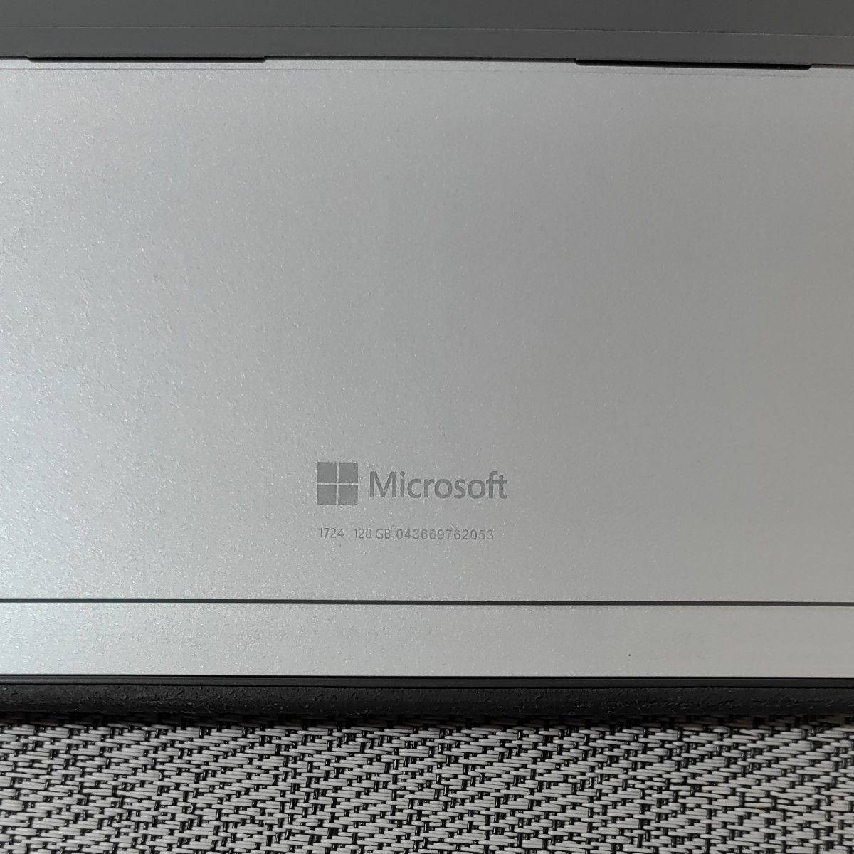 【中古品】Microsoft Surface Pro4 128GB 4GB intel core i5-6300U 2.40GHz