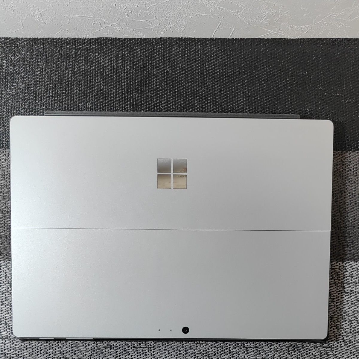 【中古品】Microsoft Surface Pro4 128GB 4GB intel core i5-6300U 2.40GHz