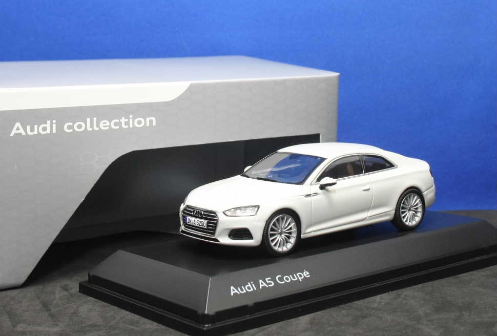 1/43 Audi A5 Coupe クーペ（グレイシアホワイト） アウディディーラー特注品 新品_画像1