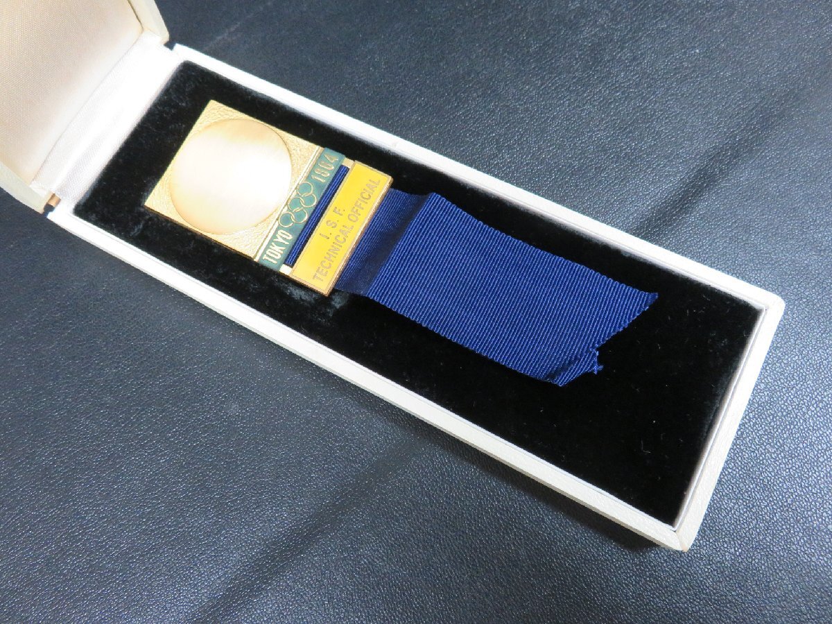 86APR21[ Yokohama старый предмет ]1964 Olympic Tokyo собрание I.S.F. TECHNICAL OFFICIAL значок темно-синий цвет лента 