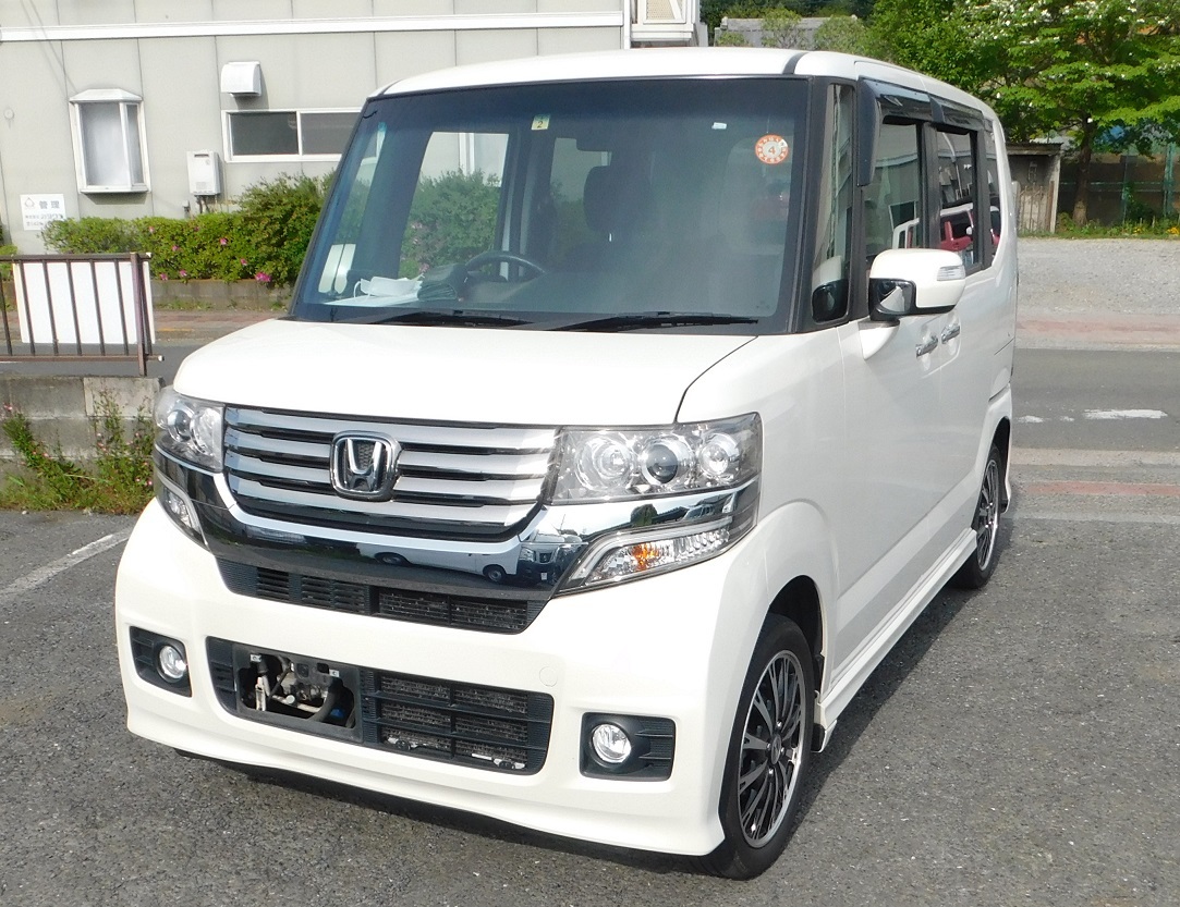 Ｎ-ＢＯＸカスタムターボ４ＷＤ，H25年式。パールホワイト豪華装備車両。車検整備点検済み.令和8年4月迄車検ありの画像3