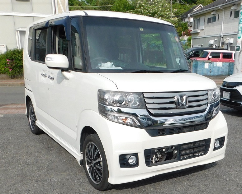 Ｎ-ＢＯＸカスタムターボ４ＷＤ，H25年式。パールホワイト豪華装備車両。車検整備点検済み.令和8年4月迄車検ありの画像1