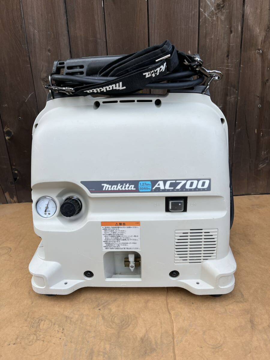 マキタ AC700 満タンまで56秒　エアーコンプレッサー 常圧 100V 動作点検済み　現行　DIY makita _画像1