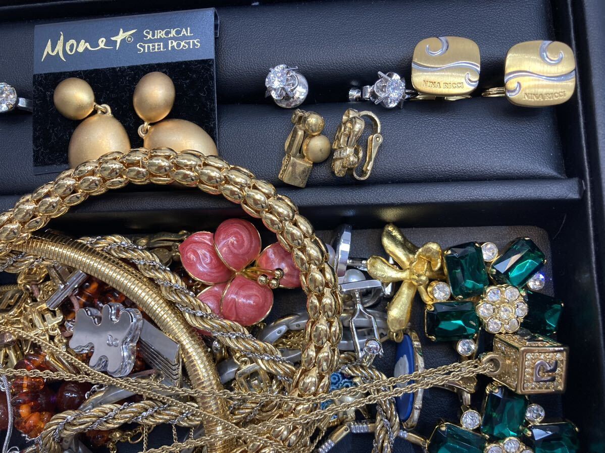  brand accessory main plating accessory large amount summarize approximately 1,022gji van si. Nina Ricci mone cameo other junk imite-shon