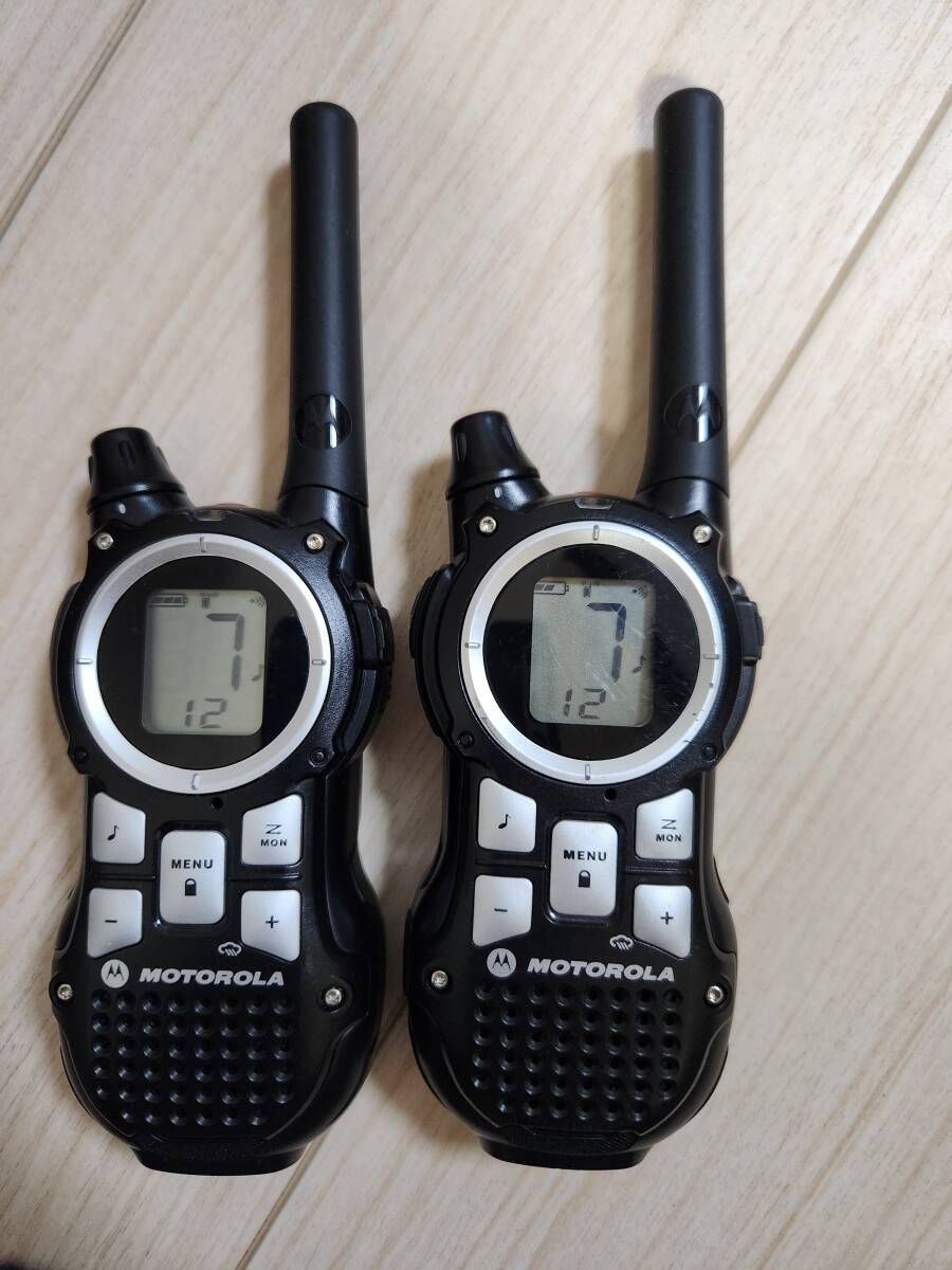  Motorola MOTOROLA K7GMRCEJ secondhand goods transceiver 2 pcs with charger . Junk 