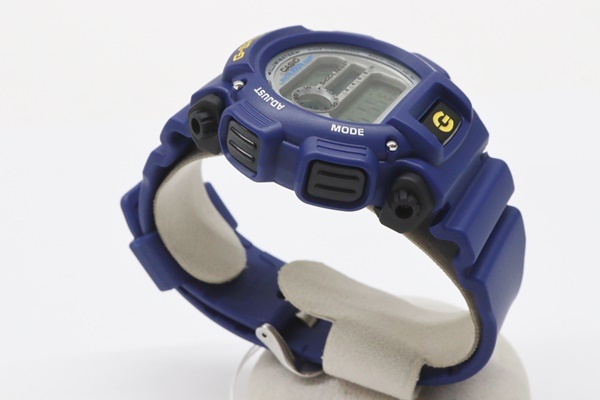  カシオ G-SHOCK 腕時計 DW-9052-2VDR クォーツ ブルー×イエロー 海外モデル デジタル 青 CASIO Gショックの画像3