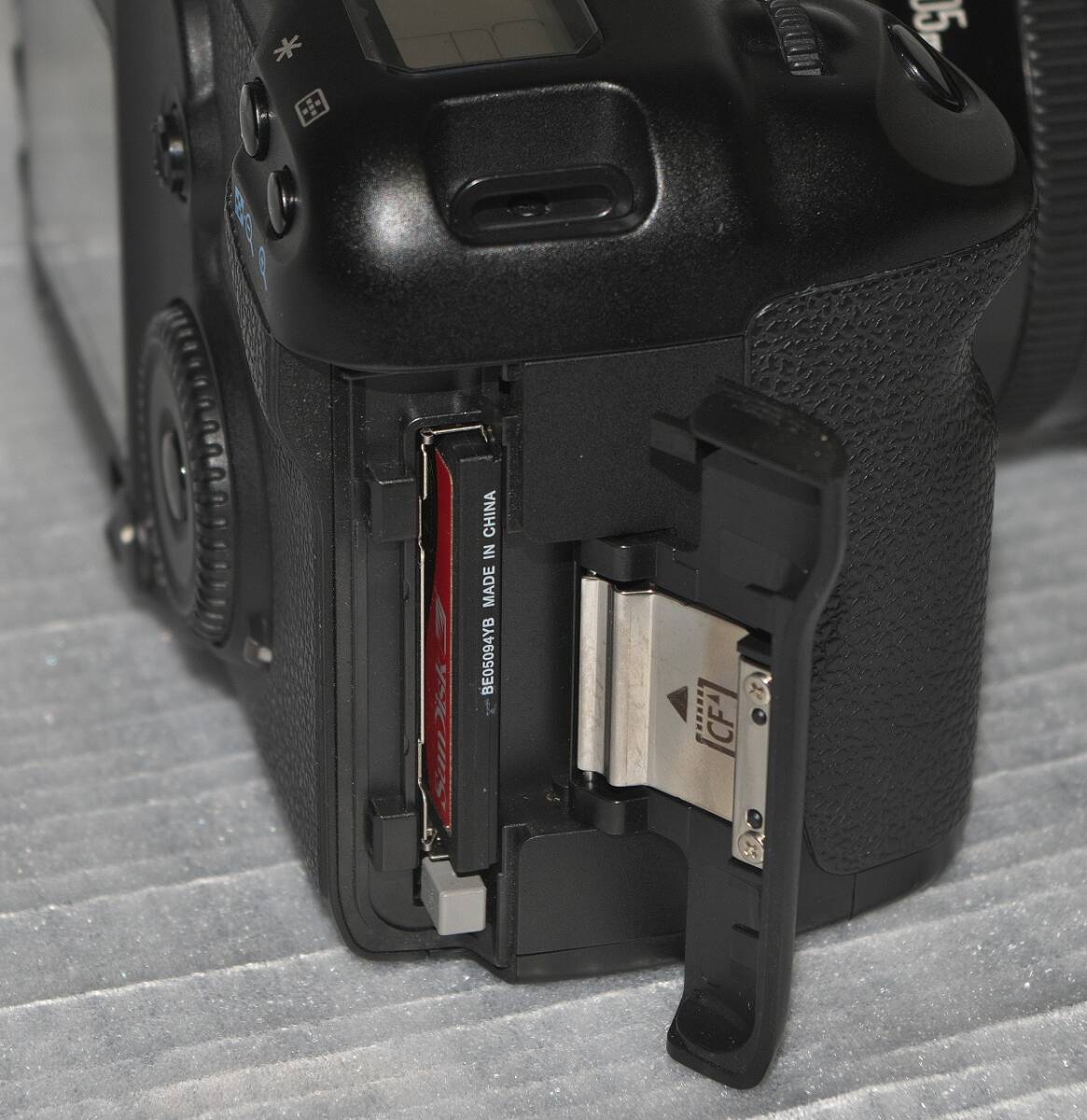 Canon EOS 5D BG-E4 EF28-105mm 3.5-4.5 バッテリー2本　稼働品コレクションに如何ですか。_画像9