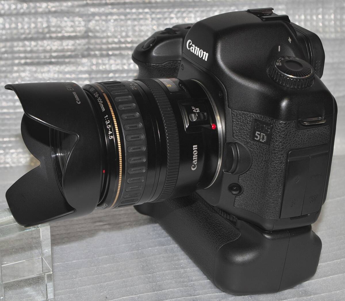 Canon EOS 5D BG-E4 EF28-105mm 3.5-4.5 バッテリー2本　稼働品コレクションに如何ですか。_画像1