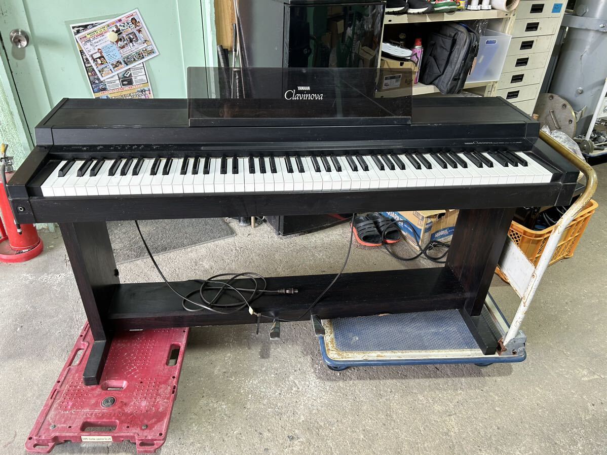 24D04-68N：引取・近郊配達限定　現状品　YAMAHA Clavinova CLP-300 電子ピアノ 楽器 趣味 音楽 ヤマハ 中古_画像1